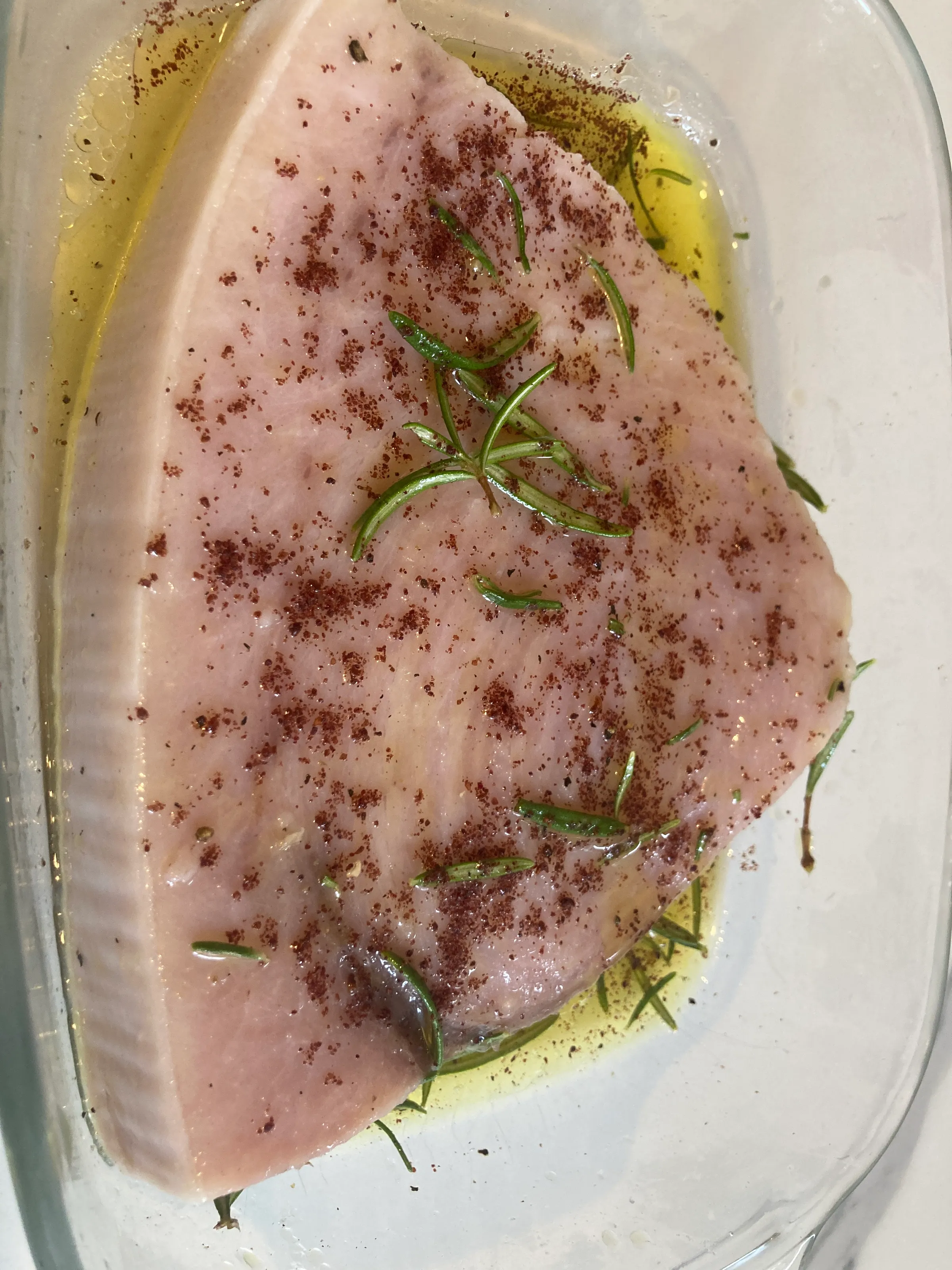 Steak d’espadon mariné